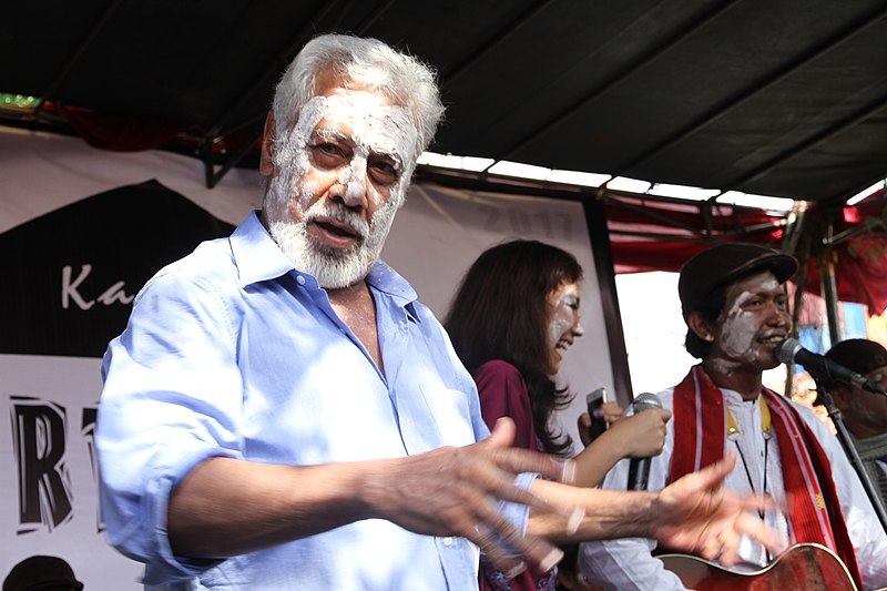 File:Xanana Gusmao Berjoget.jpg