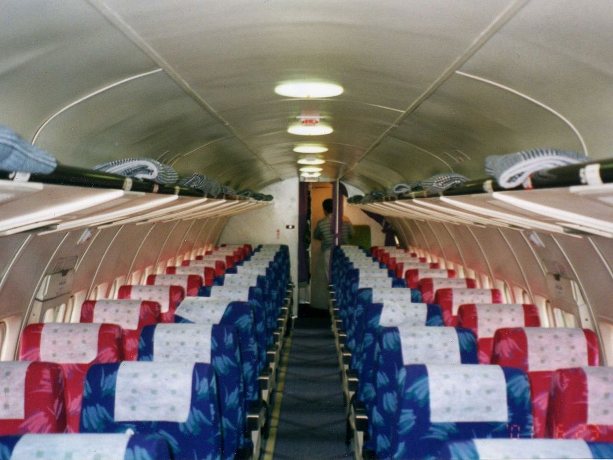 File:YS-11 JA8772 inside.jpg - Wikimedia Commons