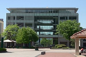 Yamanashi Gakuin University Selatan tower.JPG