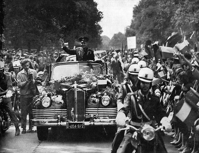 File:Yuri Gagarin welcome Warsaw 1961.jpg