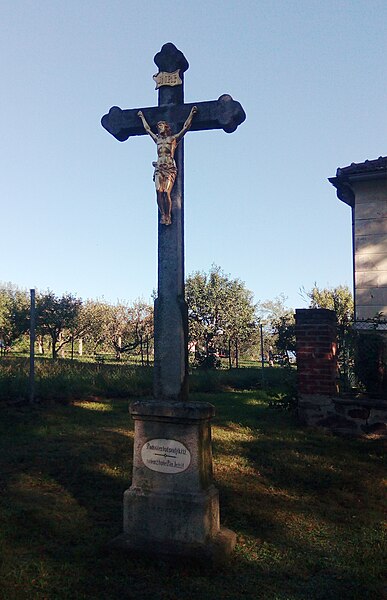 File:Zbudov (Dívčice), wayside cross at No40 01.jpg