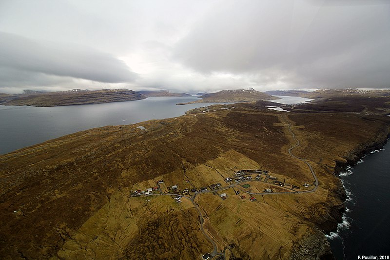 File:Æðuvík seen from helicopter.jpg