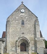 La façade de l'église.