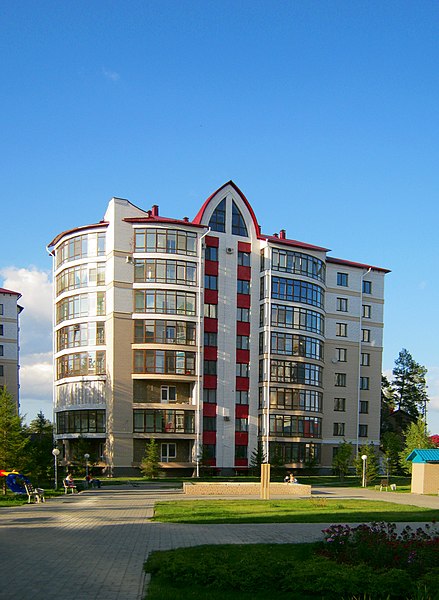 File:Барнаул, Змеиногорский тракт, жилой дом - panoramio.jpg