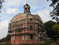 Dreifaltigkeitskirche während der Renovierung im Jahr 2014