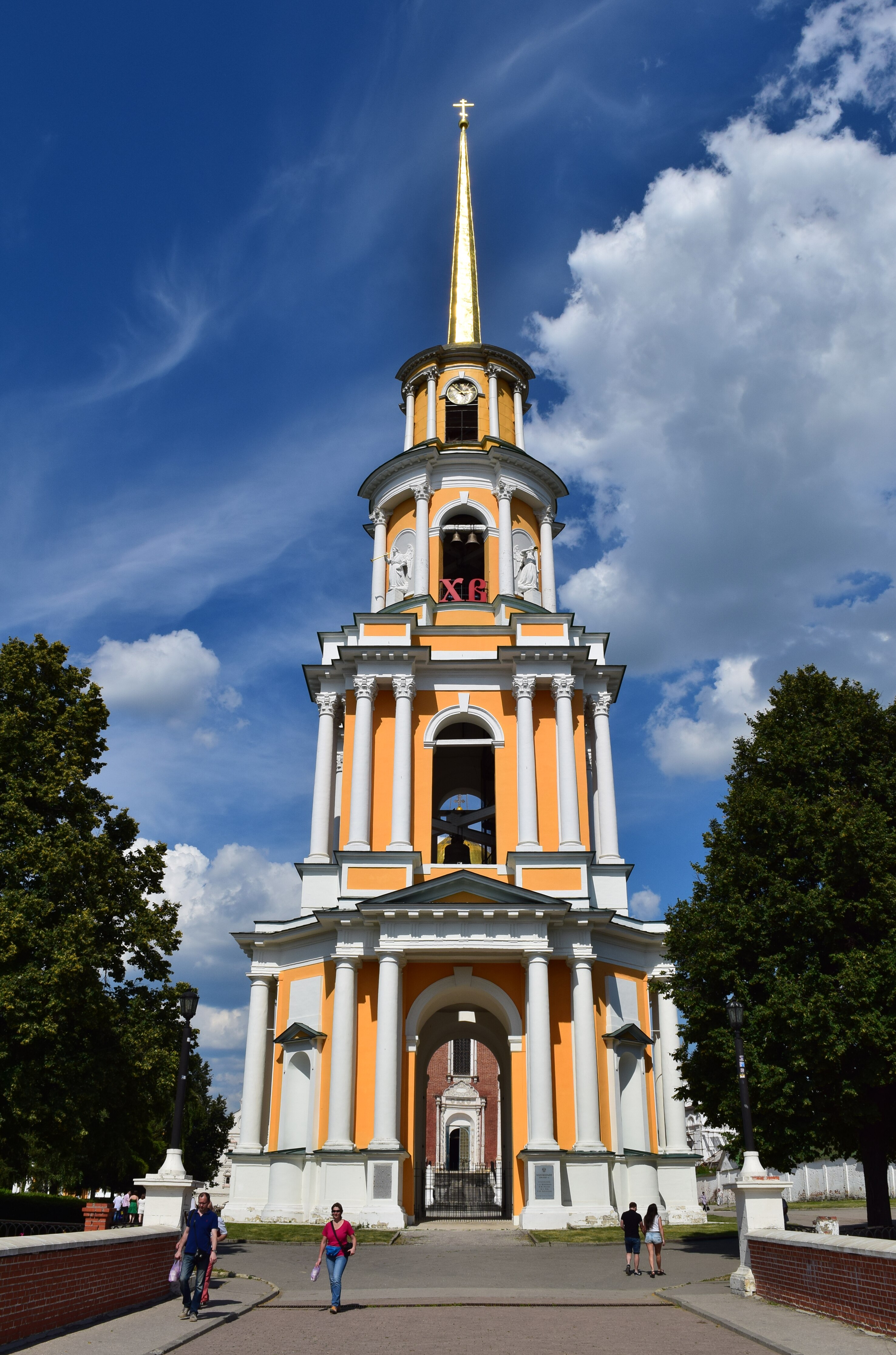 Какой архитектурный памятник. Колокольня Рязанского Кремля. Соборная колокольня Рязань. Колокольня Успенского собора Рязань. Сборная колокольня Рязань.