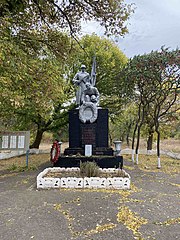 Старе Мажарове. Братська могила радянських воїнів.jpg