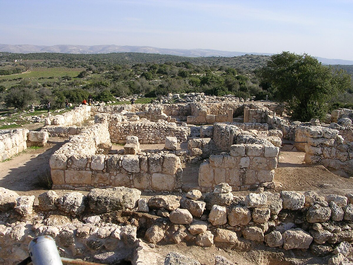 Ancient area. Archaeological site. Шфела Израиль. Бейт Шемеш. Парк Адуллам Израиль фото.