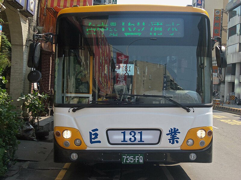 File:巨業交通 735-FQ車頭 20110804.jpg