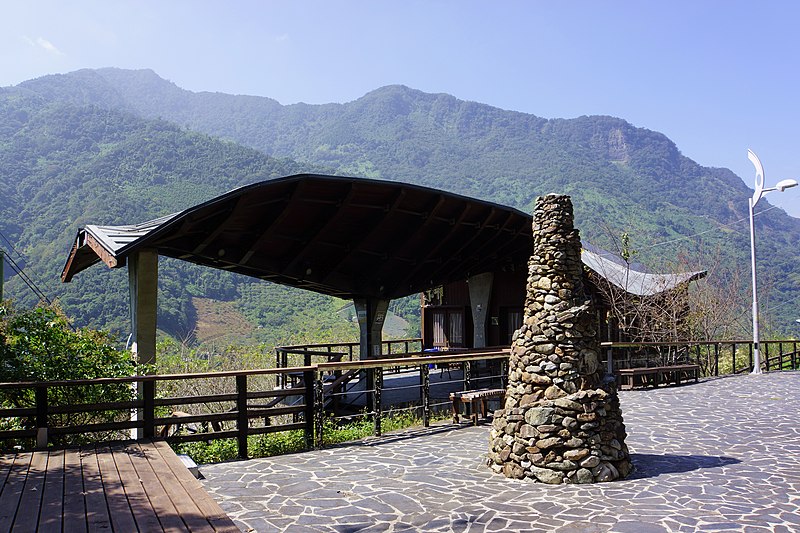 File:東埔遊客中心 Dongpu Visitor Center - panoramio.jpg