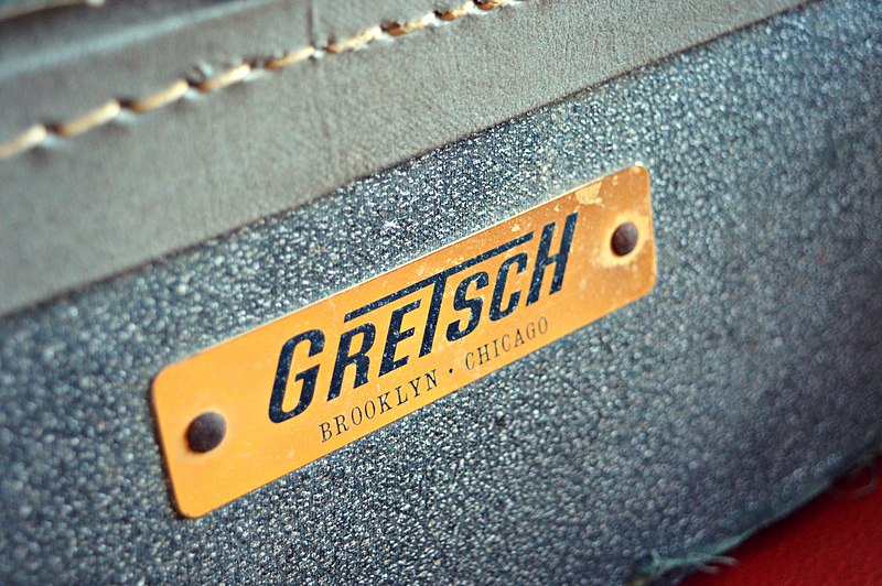 File:1959 Gretsch 6124 "Single" Anniversary Sunburst with OHSC (SN 30003) - Original Hard Shell Case, logo "GRETSCH BROOKLYN・CHICAGO" (2016-03-23 13.01.06 by Freebird).jpg