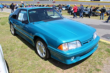 1993 Ford Mustang SVT Cobra Hatchback (14391878516).jpg