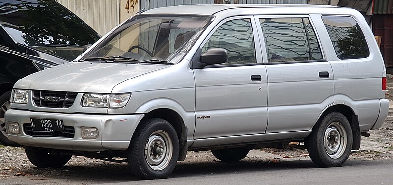 File:2004 Isuzu Panther LM 2.5, Central Surabaya.jpg