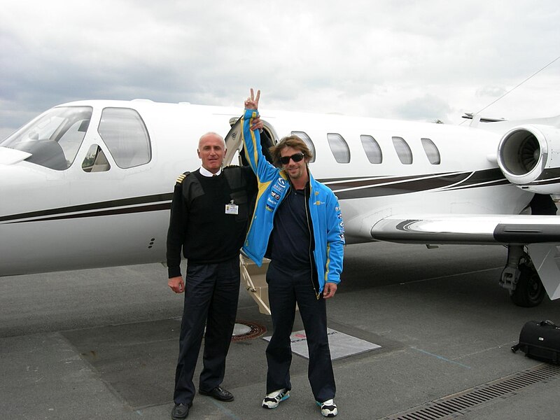 File:2006 Zoran Modli with Jay Kay of Jamiroquai at Nirnberg airport.jpg