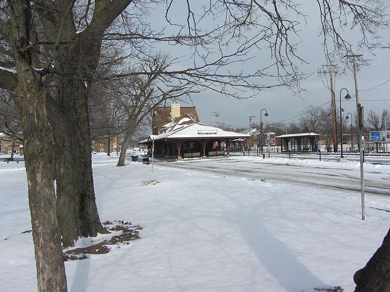 File:20120114 10 Metra 111th St. station (7057551595).jpg