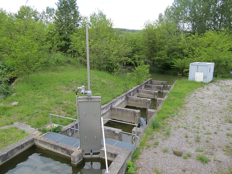 File:2019-05-19 (359) Rotary drive for gate valve from AUMA-Armaturenantriebe Ges.m.b.H. at Fischwanderhilfe Donaukraftwerk Melk, Austria.jpg