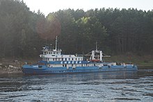 Chain tug Enisei on river Yenisey, Krasnoyarsk kray, Russia 2020-08-18 18-07-22 Kazachinskii porog Dizel'-elektrokhod Enisei.jpg