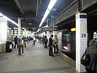 Zug am Bahnhof ankommen