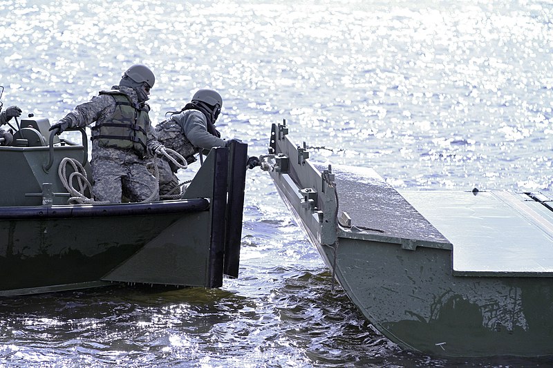 File:299th Engineer Company soldiers execute frigid Mississippi River ribbon bridge mission 140325-A-LO368-004.jpg