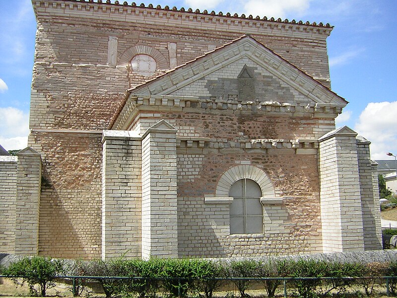 File:312 Poitiers baptisterio.JPG