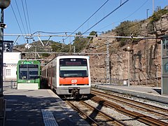 R5 destinació Manresa i tren cremallera destinació Montserrat-Monestir