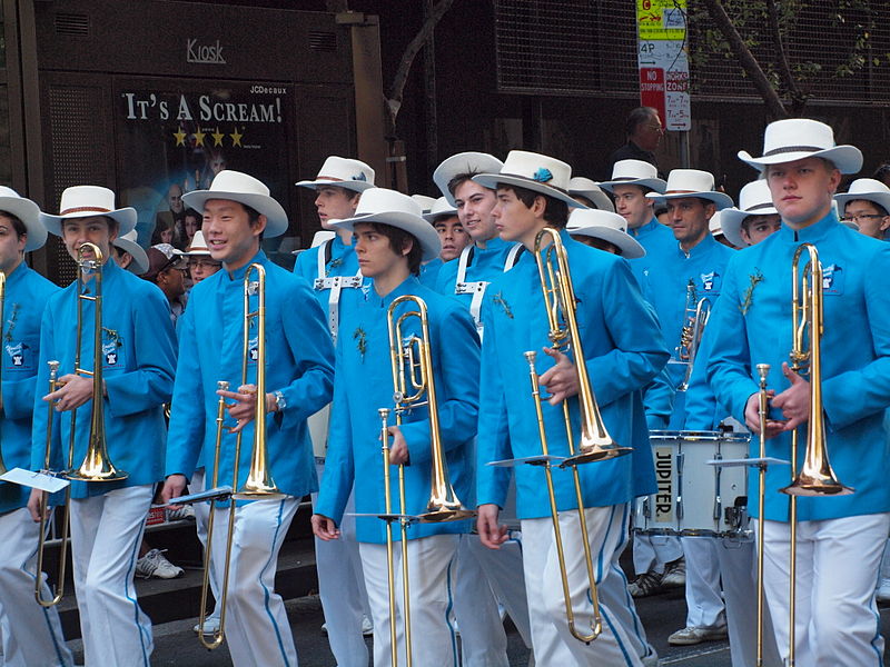 File:ANZAC Day Parade 2013 in Sydney - 8679063719.jpg