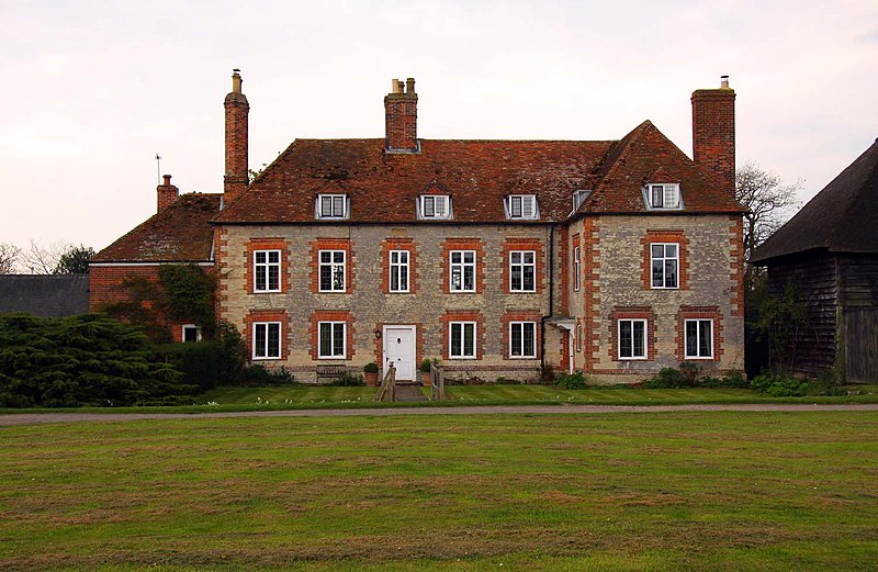 File:A large house on Warborough Green - geograph.org.uk - 2370346.jpg