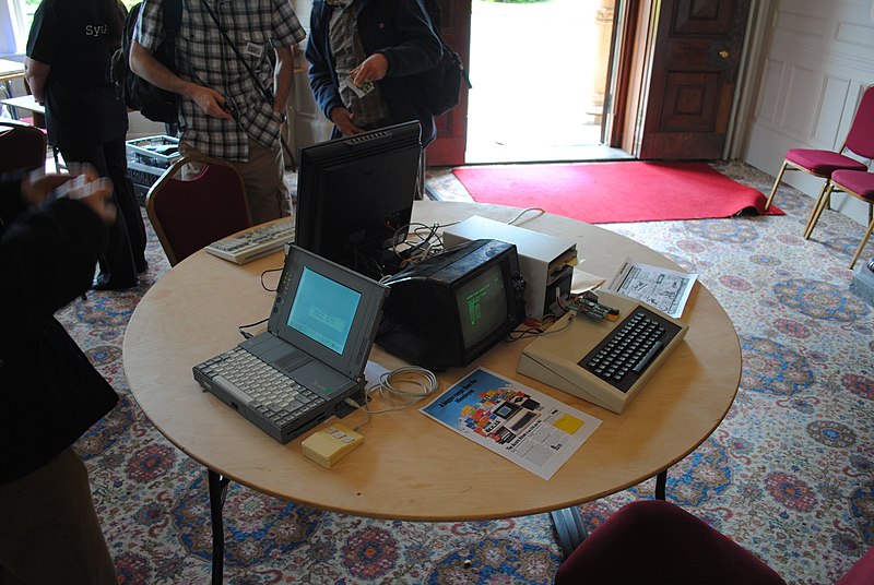 File:Acorn - laptop and Atom computer.jpg