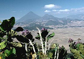 Veduta di Santa María (a sinistra) e Almolonga (al centro).