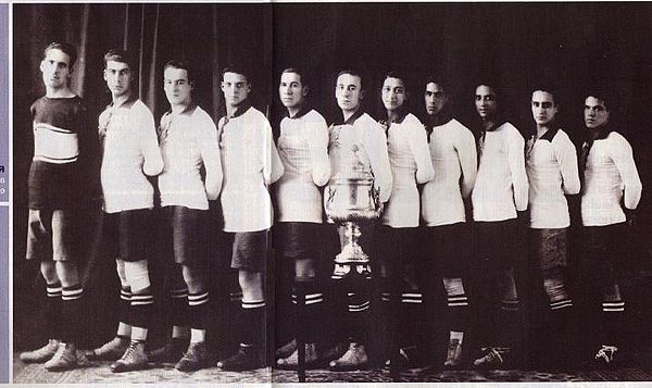 The Club América team which won the 1924–25 Primera Fuerza, considered the club's first honour in its history. Modern tallies of official honours do n