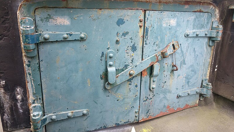 File:Ammunition locker on the roof of Calshot Castle - geograph.org.uk - 6072907.jpg