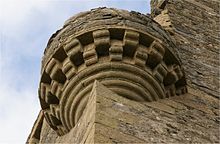 Detail of the corbelling on the castle Andrew crawford 02.jpg