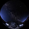 Vue artistique de nuit du télescope E-ELT[54] .