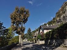 La D 991 longeant la falaise à Chambéry.