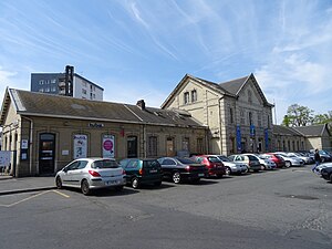 Bâtiment voyageurs de la gare d'Epinay-Villetaneuse.jpg