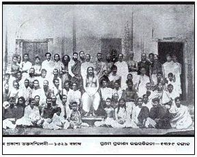 Swami Nigamananda (in middle) along with disciples in Bhakta Sammilani 1922