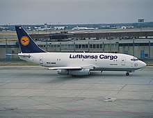 Un Boeing 737-200F della Lufthansa Cargo, visto nel 1994.