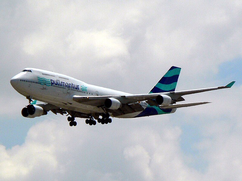 File:Boeing 747-400 EC-KQC.jpg