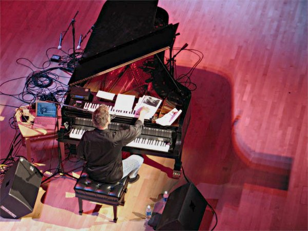 Hornsby performing a solo piano show June 21, 2005, in North Bethesda, Maryland, audience requests visible across keyboard