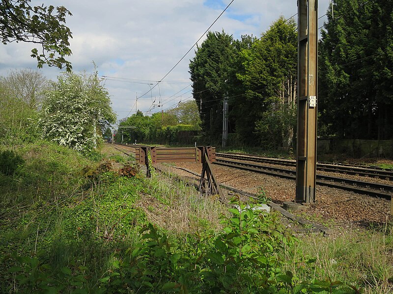 File:Buffers near Royston Station - geograph.org.uk - 5415719.jpg