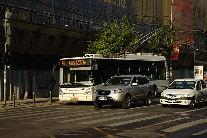 File:Bukurešť, trolejbus.jpg