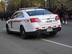 Canadian Forces Military Police Ford Taurus 02.jpg