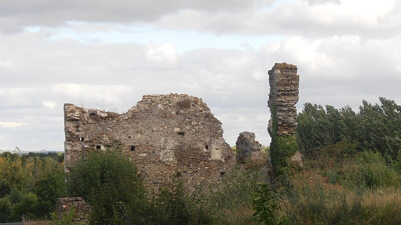 File:Château de Champtocé-03.JPG