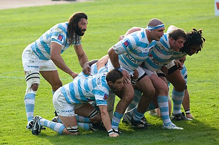 Sébastien Chabal (far left) in number eight position beforeentering the scrum
