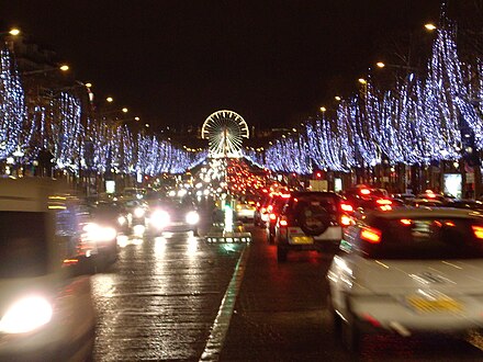 Avenue des Champs-Elysées at night