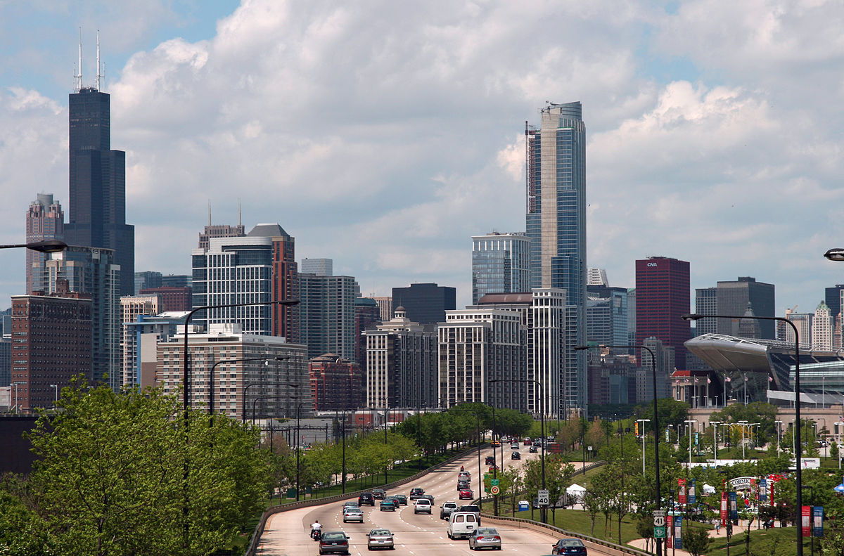 Изменения города. Чикаго 2015. Low Chicago. Sunday City. The loop is Chicago’s Downtown area.