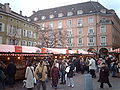 Christmas market with the Stadthotel in background