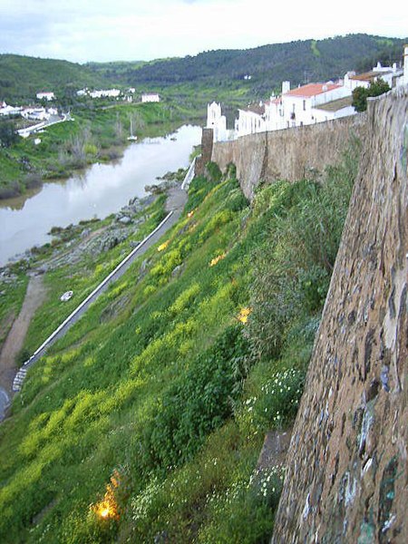 File:City wall Mértola.jpg