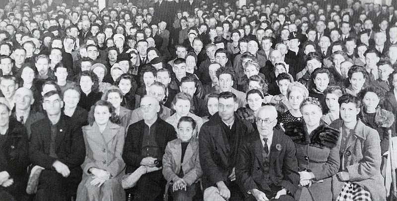 File:Conférence de 1947 à Chéticamp.jpg