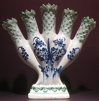 Leeds Pottery tulip vase, circa 1780, pearlware painted in underglaze blue, and green overglaze enamel DAR pot - IMG 8636 (cropped).JPG